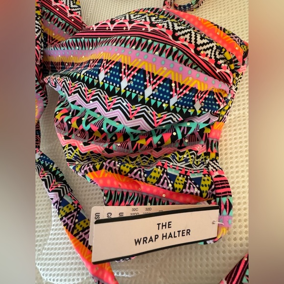 Victoria’s Secret The Wrap Halter Bikini Top NWT - Picture 2 of 5